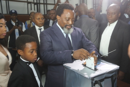 Joseph Kabila röstar den 30 december 2018. Han hade suttit som president sedan år 2001.  