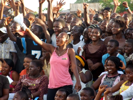 I september 2009 arrangerade Amnesty en karavan genom Sierra Leone för att på möten lyfta upp frågan om mödradödlighet.