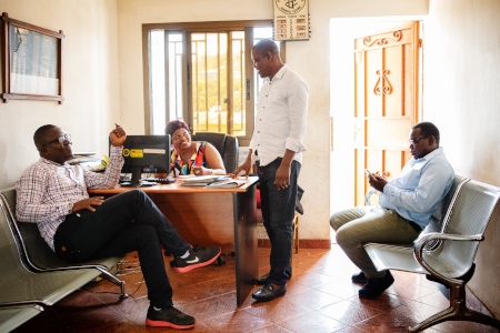 Amnesty ska flytta från kontoret i Freetown, Sierra Leones huvudstad.