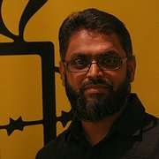 Moazzam Begg besöker Amnestys sekretariat i Stockholm.