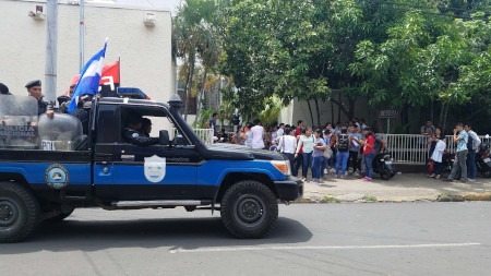 I september förra året försökte studenter samlas för en protest i staden León, innan de blev omgivna av polis och militär.