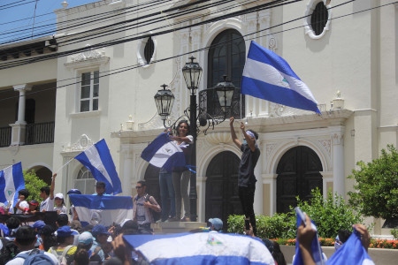 Ett år har gått sedan protesterna i Nicaragua inleddes. Människorättsförsvarare kräver nu att landets ledning upphör med våldet och börjar respektera de mänskliga rättigheterna.