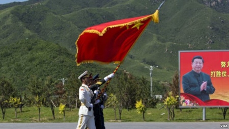 Kinas president Xi Jinping (affischen) har satsat stort på ”One Belt One Road”.