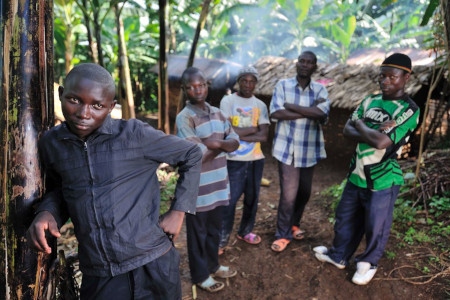  Den före detta barnsoldaten Mulume (längst fram) från Demokratiska republiken Kongo.Konflikten i Kongo lyfts av Norska flyktinghjälpen fram som en av de tio mest försummade av världssamfundet. 