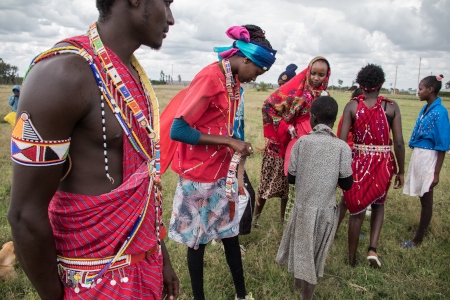Könsstympning är förbjudet enligt lag i Kenya, men seden praktiseras fortfarande i framför allt rurala områden. Könsstympningen anses vara nödvändig för att en flicka ska kunna börja anses vara vuxen. Ingreppet ska också leda till att kvinnor i mindre utsträckning har utomäktenskapligt sex.
