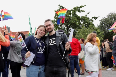 Robin Gerndt och systern Matilda Gerndt.  – Vi kom för att visa att det är många som bryr sig och att alla ska känna sig välkomna, säger Robin Gerndt.