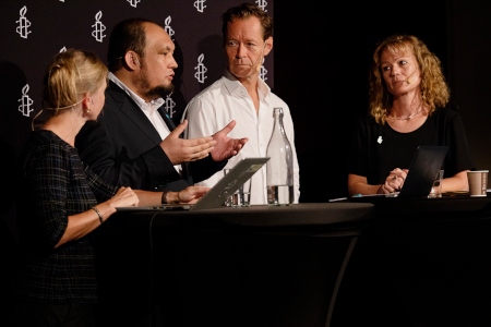 Brittis Edman, Amnesty, Nijat Turghun, Sverige-uigur och Måns Molander, chef för Human Rights Watch i Sverige diskuterade situationen i Xinjiang med Ami Hedenborg som moderator.