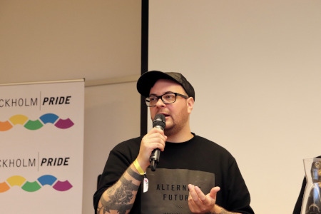 Edward Summanen, sakkunnig i transfrågor på RFSL, var moderator för seminariet.