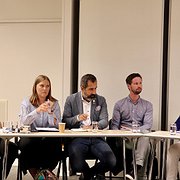 Från vänster: Fredrik Wallén (KD), Magdalena Schröder (M), Alireza Akhondi (C), Rasmus Ling (MP) och Barbro Westerholm (L).