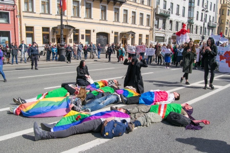  En protest i Sankt Petersburg 1 maj 2017 mot förföljelserna av påstått homosexuella män i Tjetjenien.