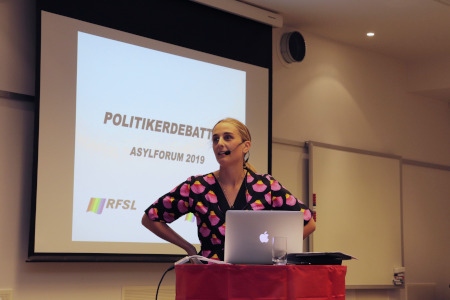 Moderatorn Alexandra Politidis Palm, asylrättsjurist på RFSL Ungdom.