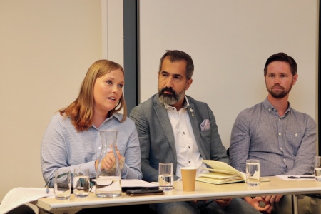 Magdalena Schröder (M), Alireza Akhondi (C) och Rasmus Ling (MP).