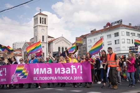 Slagordet för söndagens Pride i Sarajevo var ”ima izać”, som syftar på att ”komma ut”.