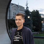 Nera Mešinović ingår i den arrangerande kommittén. Hon säger att Pride i Sarajevo också handlar om att skapa en ny berättelse för Bosnien-Hercegovina, som sedan kriget på 1990-talet är ett djupt splittrat land med olika etniska och nationella tillhörigheter.