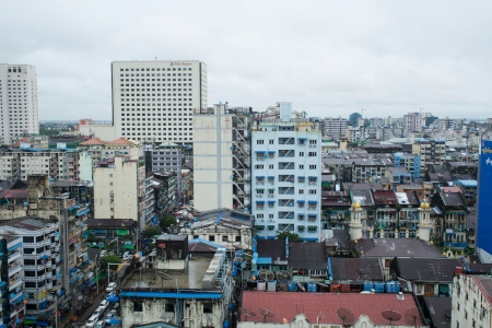Rangoon är Myanmars största stad med över fem miljoner invånare.