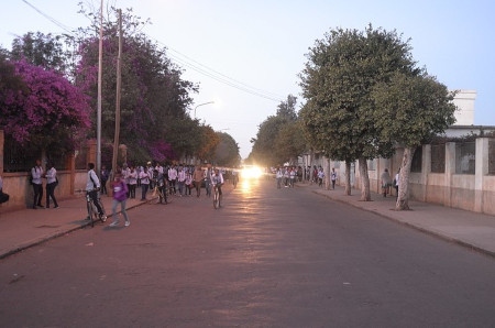 Skolelever på väg hem i Asmara. 