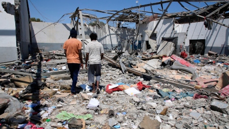 Förvaret i Tajoura flygbombades på kvällen den 2 juli. Över 50 personer dödades. 