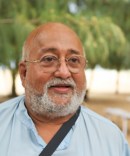 Professor Arjuna Parakrama observerar valet i Mullaitivudistriktet i norra Sri Lanka för CMEV.