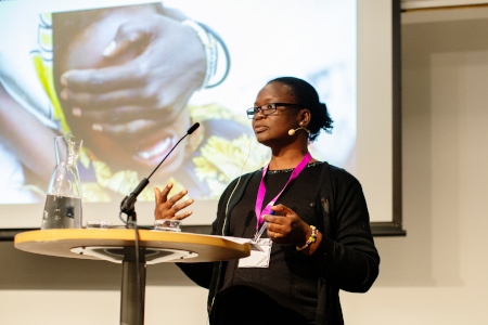 Fatimata Ouedraogo, regionansvarig för Erikshjälpens kontor i Västafrika, pekar på hur könsstympning används för att kontrollera flickors och kvinnors sexualitet.