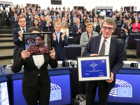Europaparlamentets ledamöter krävde i en resolution som röstades igenom den 19 december att Ilham Tothi och andra uiguriska fångar omedelbart skulle friges. 