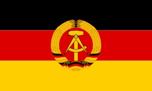 DDR:s flagga.