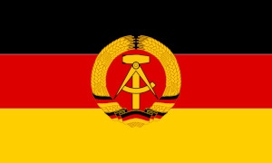 DDR:s flagga.
