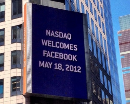 Facebook välkomnas till Nasdaq-börsen år 2012.