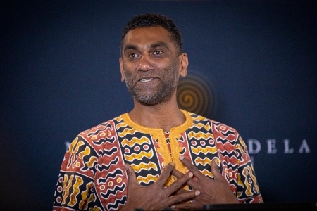 Kumi Naidoo vid en presskonferens den 16 augusti 2018 då han tillträdde som generalsekreterare för Amnesty International. 