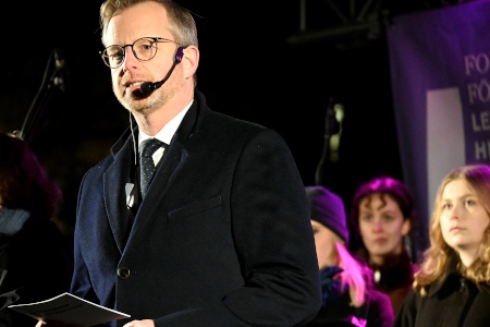  Inrikesminister Mikael Damberg (S) representerade regeringen. 