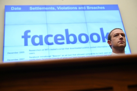 Mark Zuckerberg, vd för Facebook, i förhör i representanthuset i USA den 23 oktober.