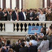Kataloniens president Carles Puigdemont håller tal efter den ensidiga självständighetsförklaringen 27 oktober  2017.