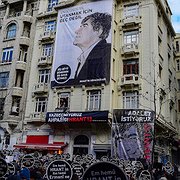 Istanbul kl 15 den 19 januari 2020. ”Rättvisa för Hrant, vi är alla armenier” var budskapet när tusentals personer samlades 13 år efter att Hrant Dink, redaktör för turkisk-armeniska veckotidningen, mördades utanför redaktionen.
