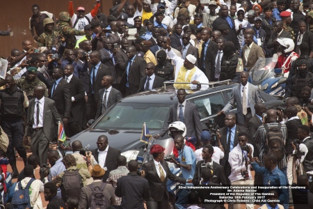 18 februari 2017. Adama Barrow blir president i Gambia och hyllas på landets självständighetsdag.