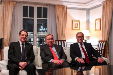   Nicos Anastasiades, António Guterres och Mustafa Akıncı på möte i Berlin 2019. 