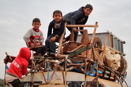 Nästan en miljon människor var i februari på flykt i nordvästra Syrien.