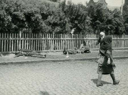 Svältande bönder i Charkiv i Ukraina 1933.