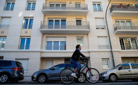 Här i Parisförorten Asnieres-sur-Seine har den folkmordsmisstänkte Félicien Kabuga bott under falskt namn. Den 16 maj greps han av fransk polis.