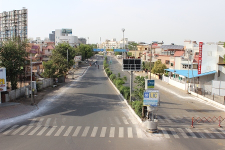 Öde gator i Vadodara i den indiska delstaten Gujarat den 13 april då Indien var nedstängd. 