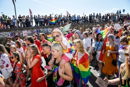 Folkfesterna, som här i Stockholm 3 augusti 2019, är inställda över hela världen.  Den 27 juni blir det en digtital Global Pride.