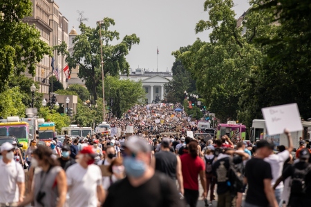 Tiotusentals personer protesterade i Washington den 6 juni.