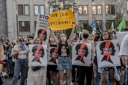 Förslag om ytterligare inskränkningar i aborträtten har mötts av stora protester.