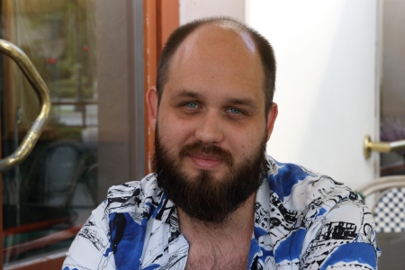 Även om abort formellt tillåts vid tre omständigheter möter polska kvinnor i realiteten ändå hinder i den offentliga vården, säger Mikolaj Czerwiński.