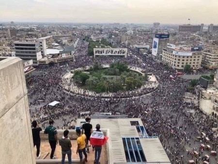 Demonstranter på Tahrir-torget i Iraks huvudstad Bagdad i oktober 2019.