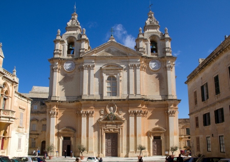 Katolicismen är statsreligion på Malta. Det lär finnas en kyrka per 1 000 invånare som St. Paul's Cathedral i Mdina.