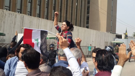 Intisar Al-Amyal har själv varit aktiv vid demonstrationerna i Irak som inleddes i oktober 2019.