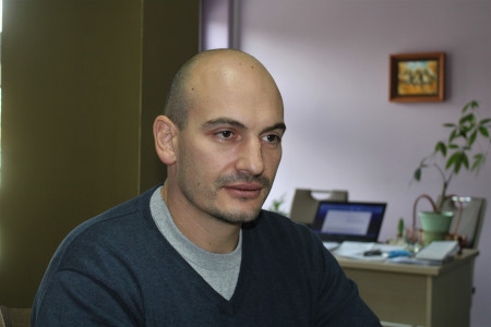 Dimitar Stoyanov är grävande journalist på den undersökande nyhetssajten Bivol. 
