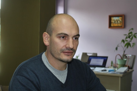 Dimitar Stoyanov är grävande journalist på den undersökande nyhetssajten Bivol.