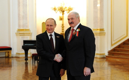 President Vladimir Putin och Aleksandr Lukasjenko vid ett möte 2015.