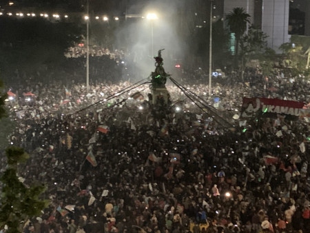 I oktober röstade drygt 80 procent av chilenarna för att ändra i konstitutionen. Folk samlades runtom i Chile för att fira folkomröstningsresultatet.