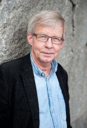 Torbjörn Tännsjö är emeriterad professor i praktisk filosofi vid Stockholms universitet och författare till ett fyrtiotal böcker.